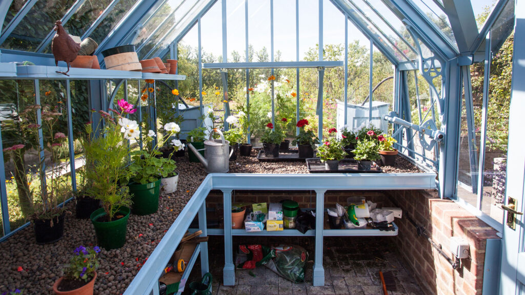 How to Enhance the Stability of Greenhouse Shelving