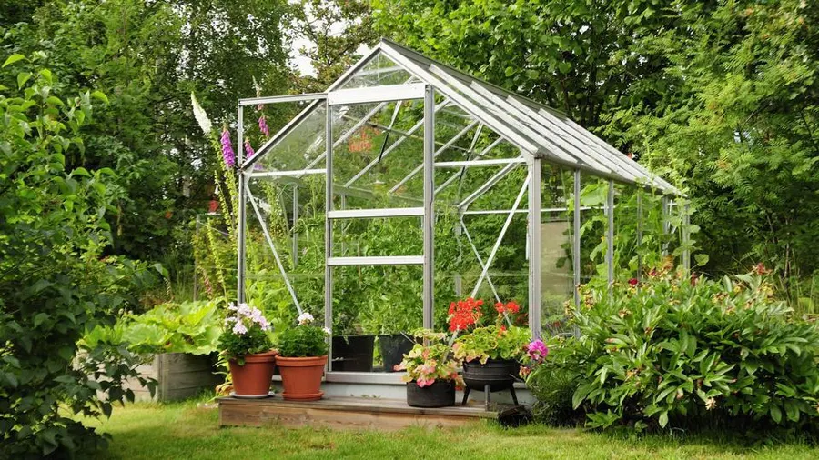 How Do double-pane windows Improve Energy Efficiency in Greenhouses